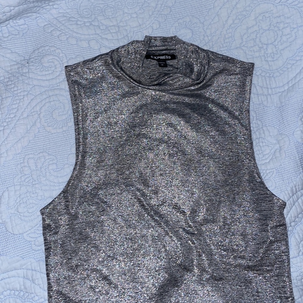 Express - Top - Picture 2 of 6